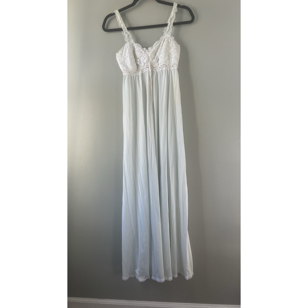 Olga Pale Blue nightgown w lace overlay bodice + build in bra pads, size 36